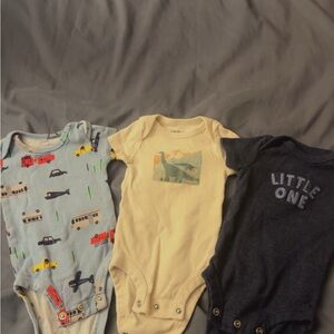 0-3 month baby clothes (10 items)